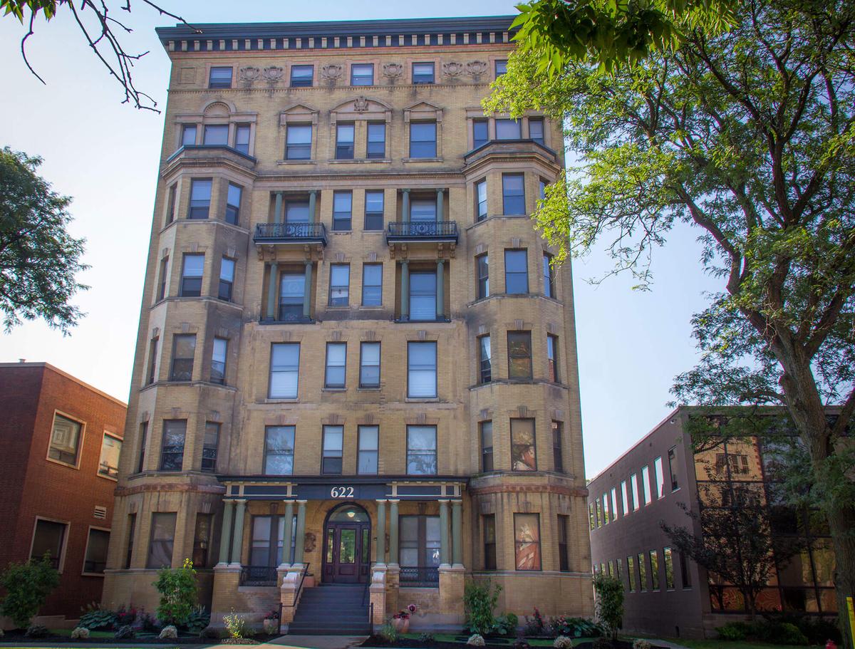 Exterior photo 9