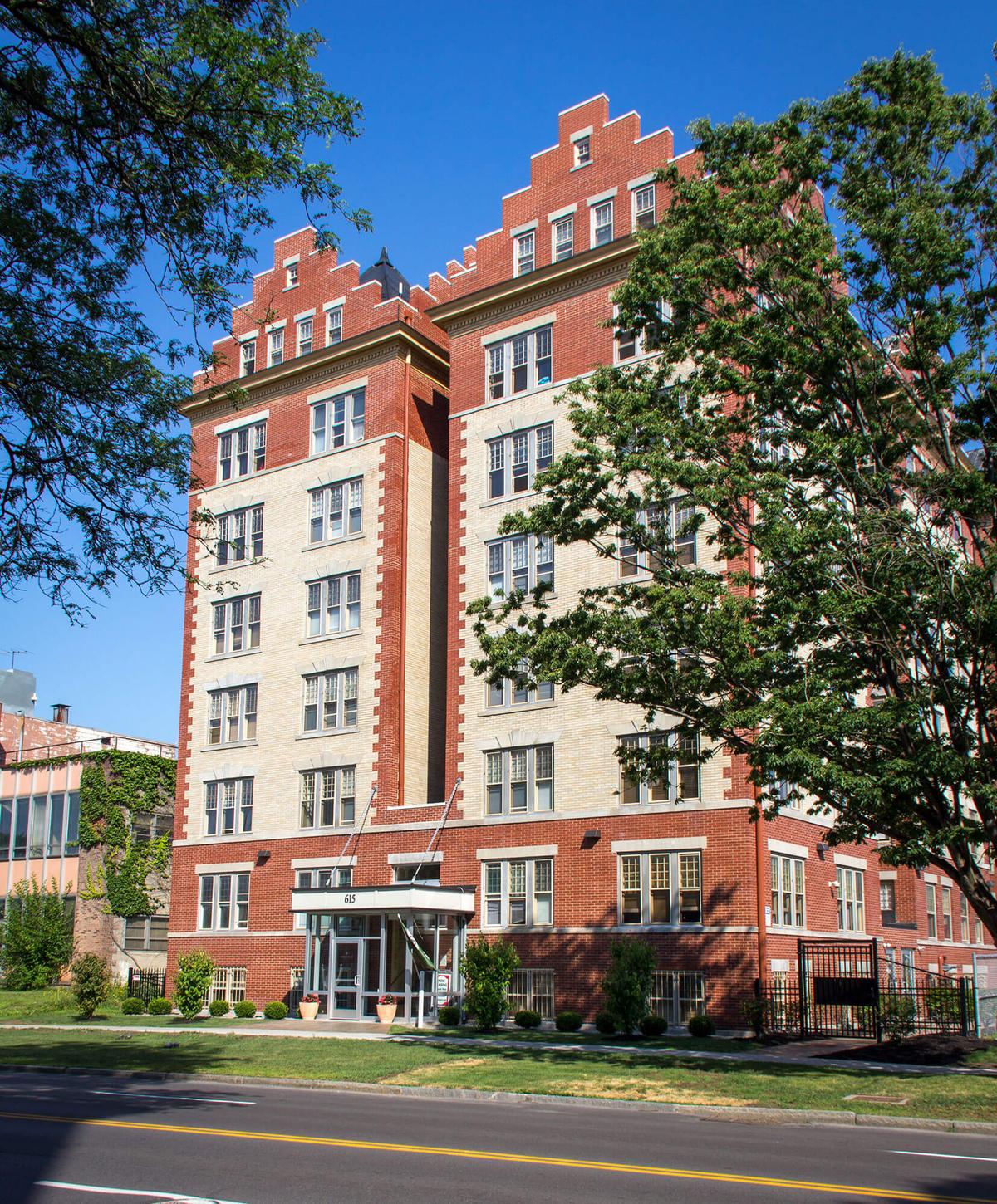 Exterior photo 10