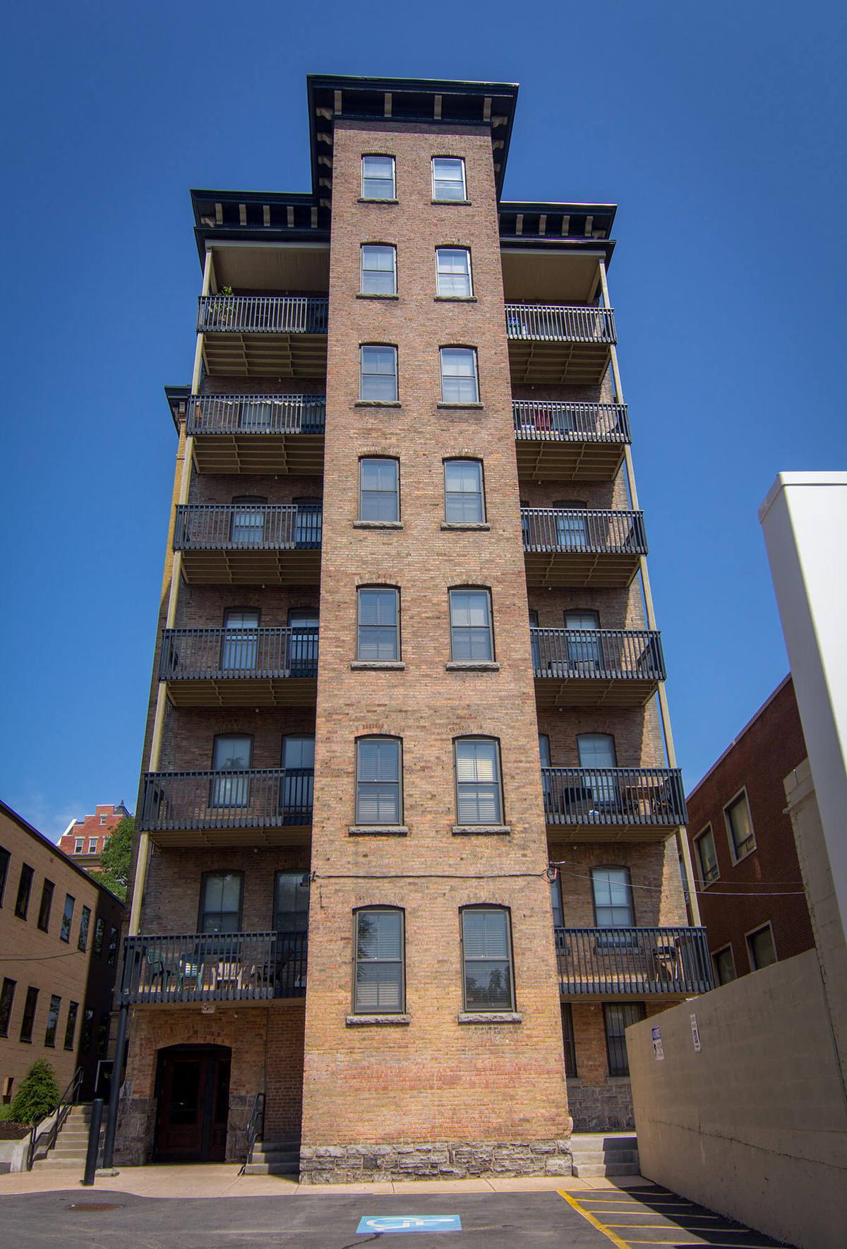 Exterior photo 3