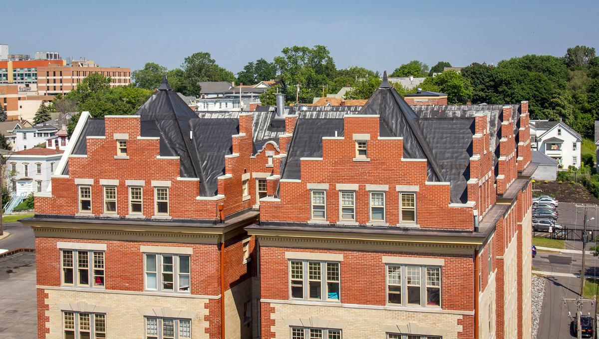 Exterior photo 2